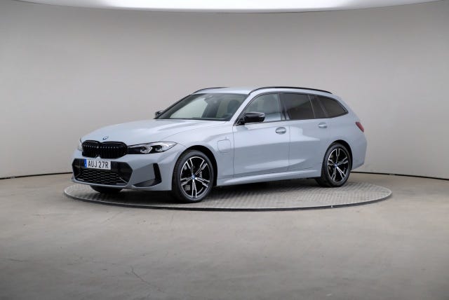 BMW 330e 2024