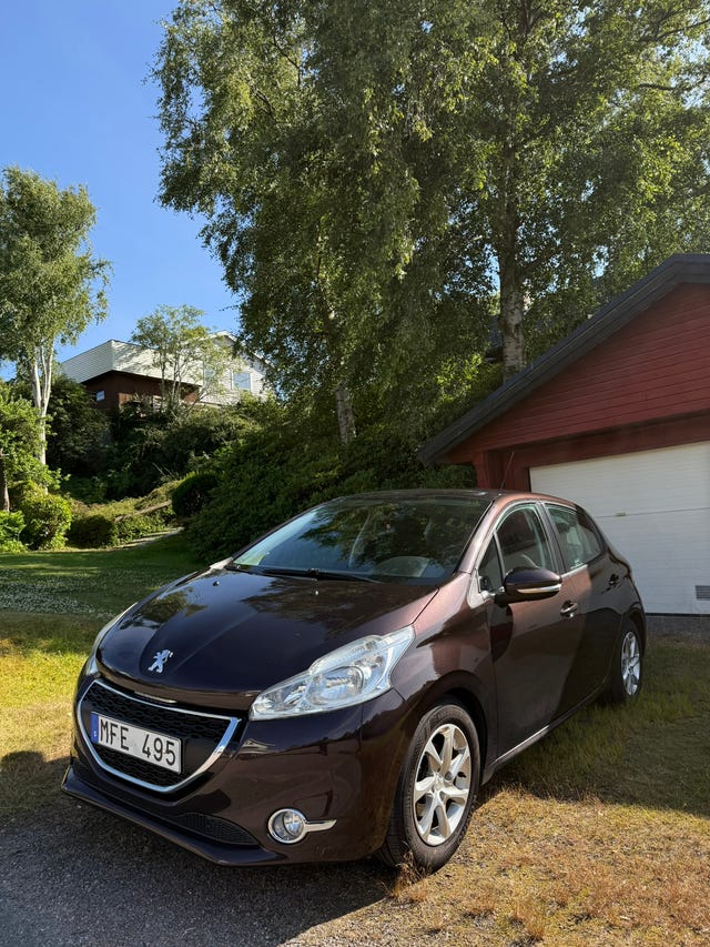 Peugeot 208 2012