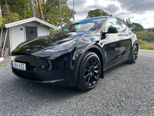 Tesla Model Y 2024