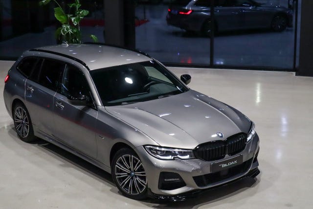 BMW 330e 2022