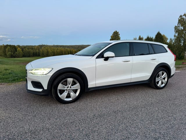 Volvo V60 Cross Country 2022
