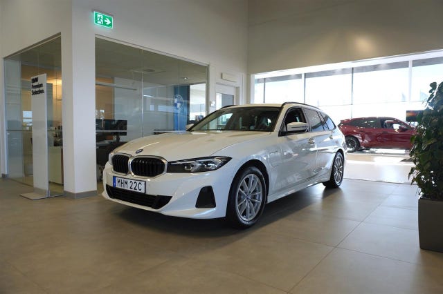 BMW 330e 2024