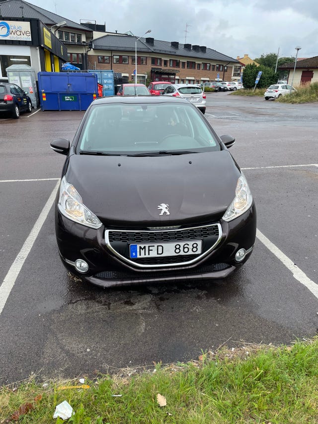 Peugeot 208 2012