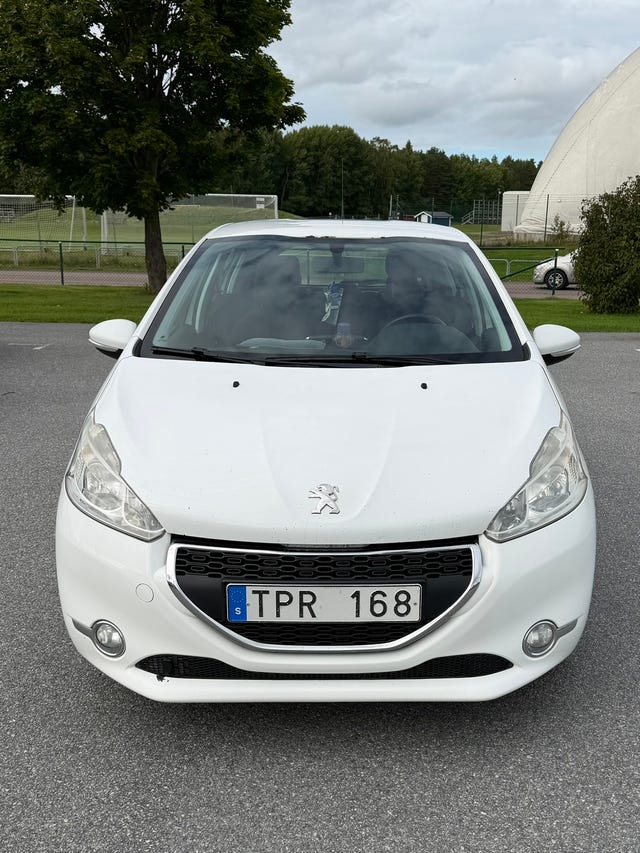 Peugeot 208 2012