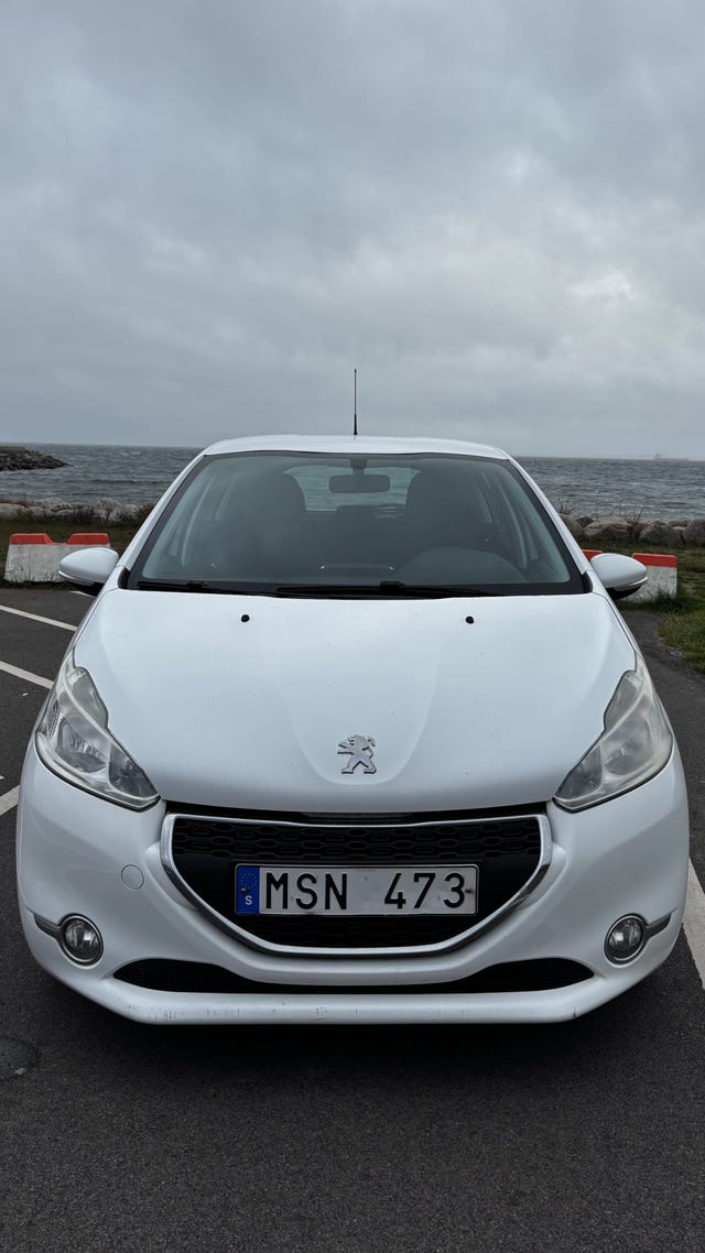 Peugeot 208 2012