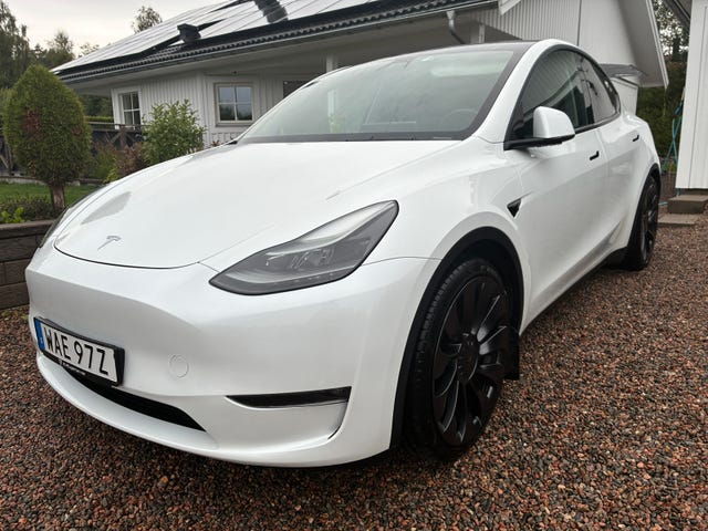Tesla Model Y 2023