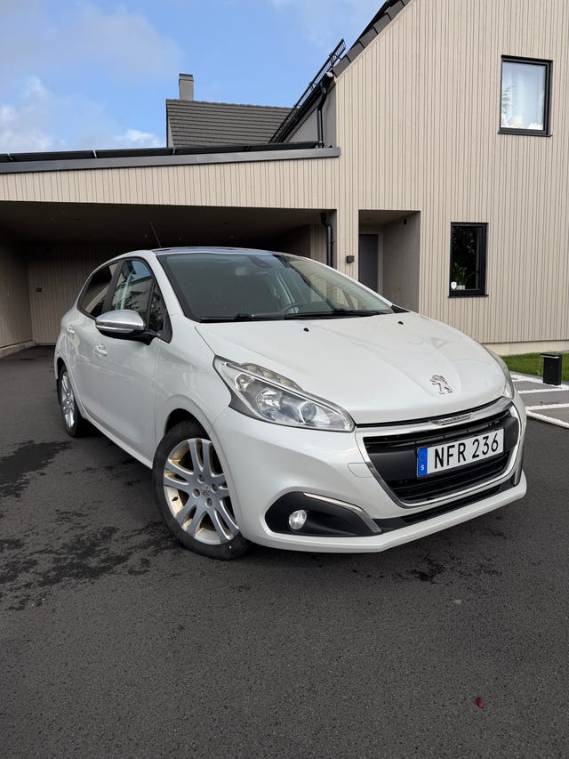 Peugeot 208 2016