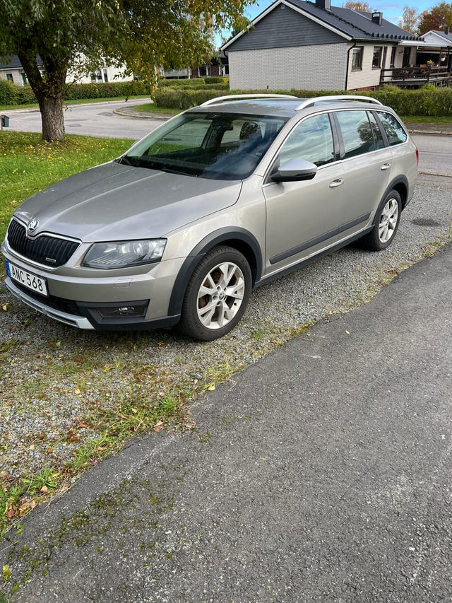 Skoda Octavia Scout 2015