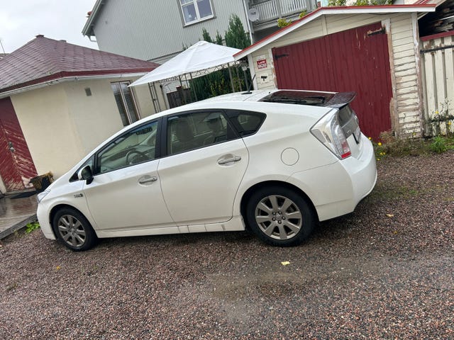 Toyota Prius Plug-in Hybrid 2012