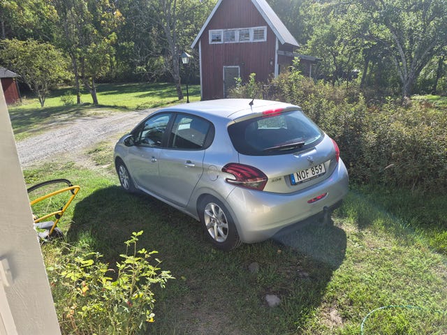 Peugeot 208 2016