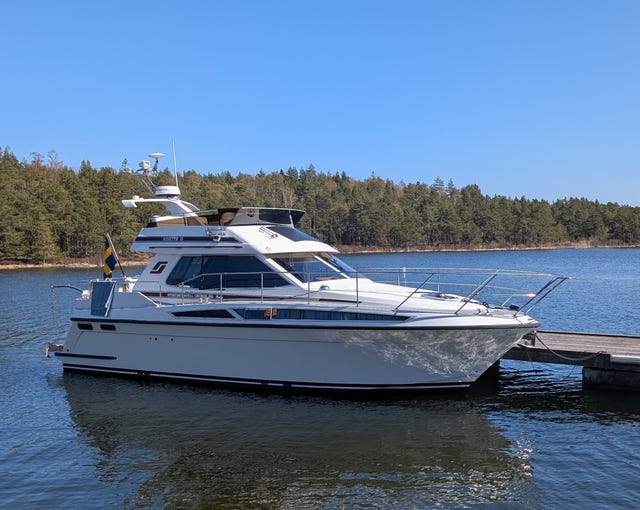 Välvårdad Storebro Royal Cruiser 355 Baltic med flybridge