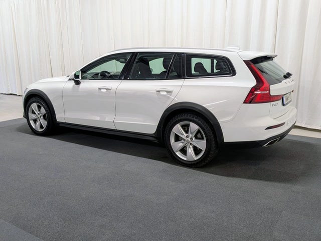 Volvo V60 Cross Country 2022 – bild 2