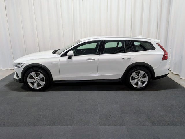 Volvo V60 Cross Country 2022 – bild 3
