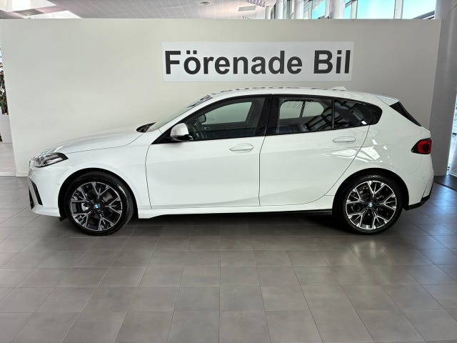 BMW 120 2026 – bild 3