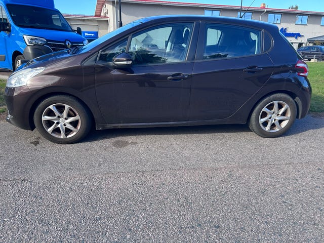 Peugeot 208 2012