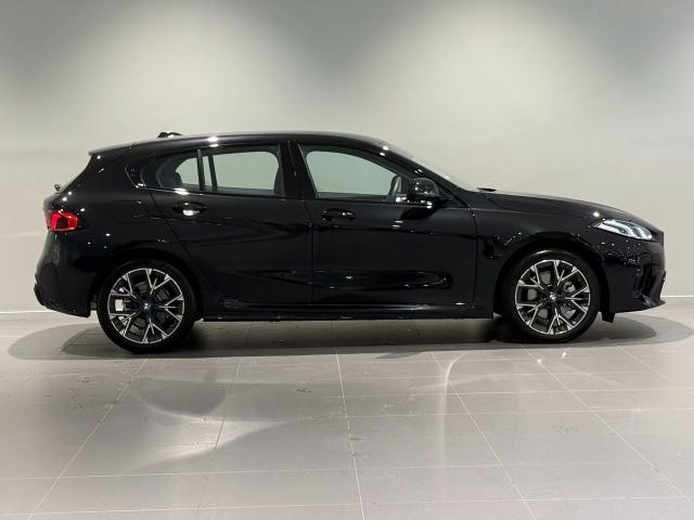BMW 120 2026 – bild 3
