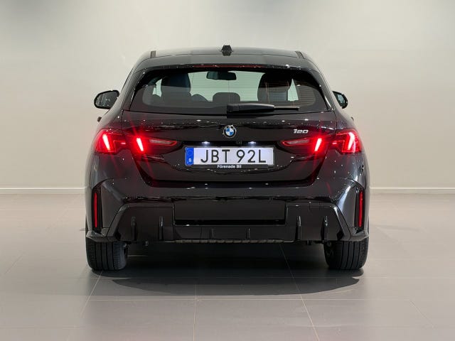 BMW 120 2026 – bild 4