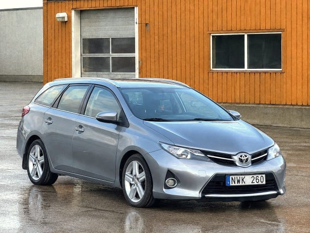 Toyota Auris — bild 5 av 12