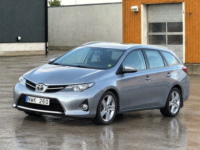 Toyota Auris — bild 3 av 12