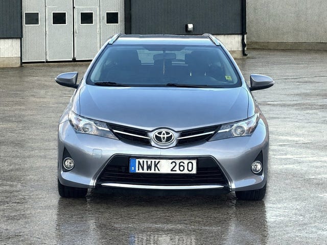 Toyota Auris — bild 2 av 12