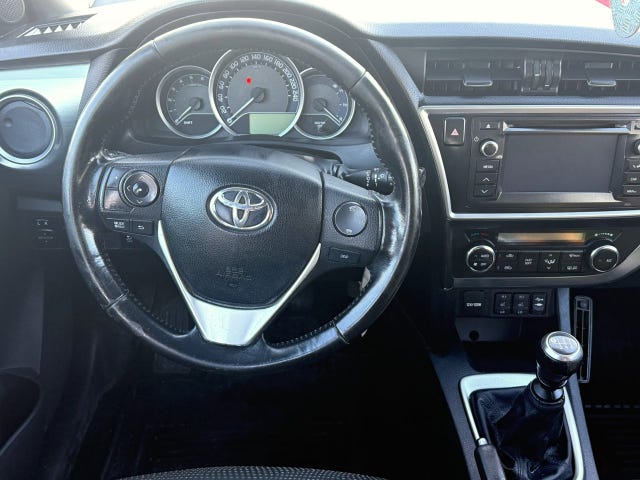 Toyota Auris — bild 10 av 12