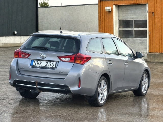 Toyota Auris — bild 8 av 12
