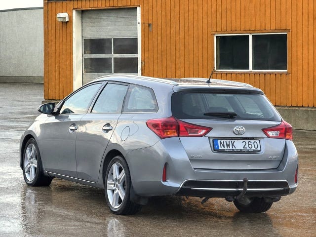 Toyota Auris — bild 9 av 12
