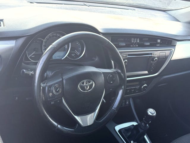 Toyota Auris — bild 12 av 12