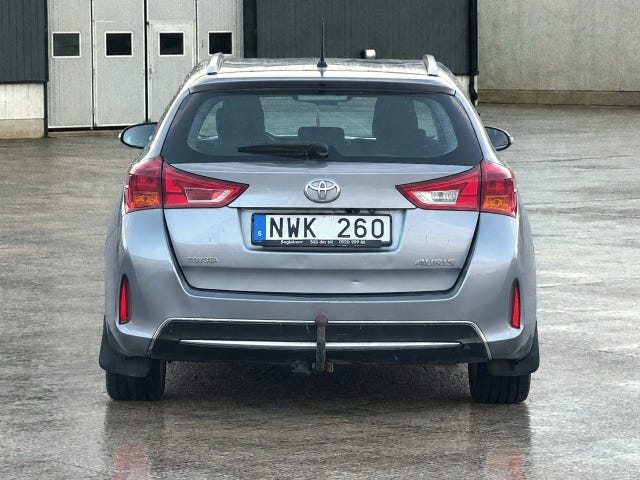 Toyota Auris — bild 7 av 12