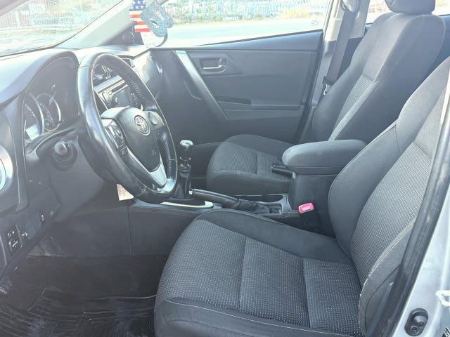 Toyota Auris — bild 11 av 12