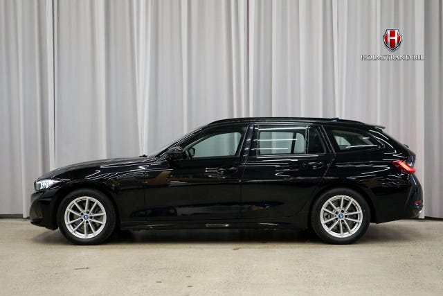 BMW 330e 2024