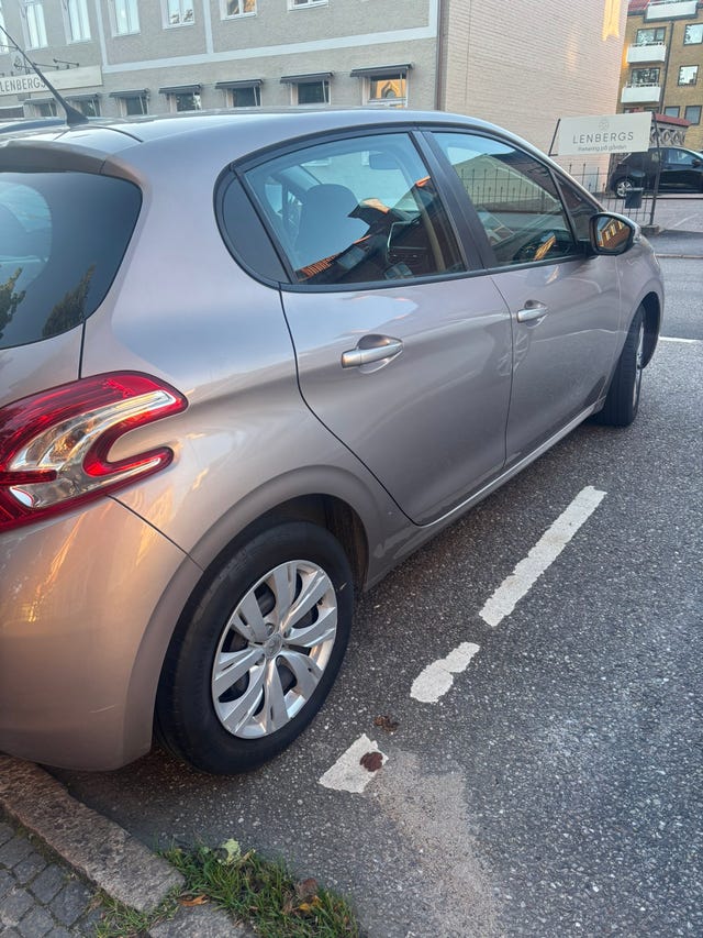 Peugeot 208 2014