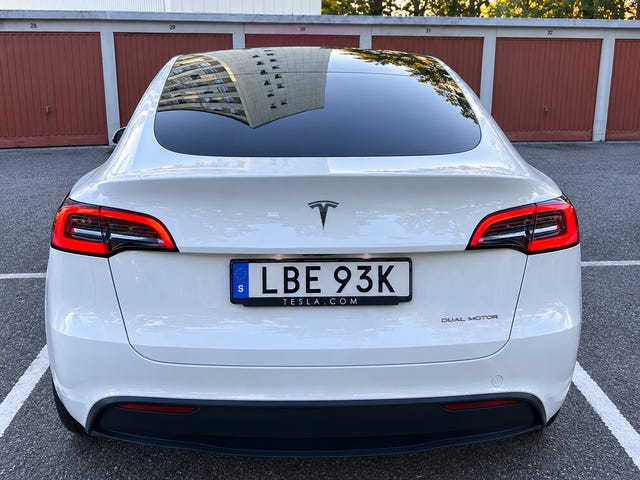 Tesla Model Y 2024