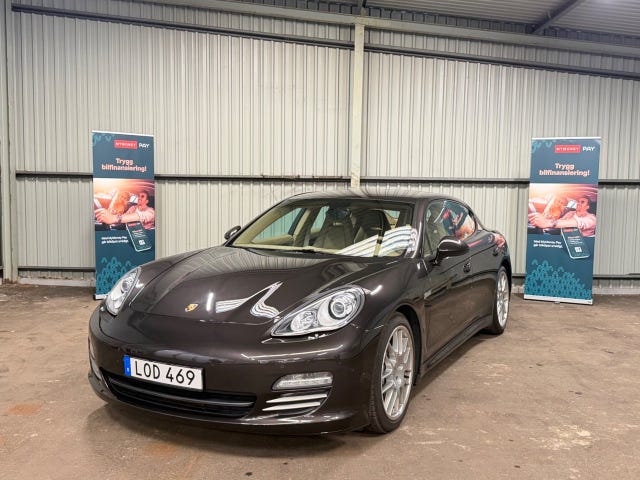 Porsche Panamera 4 2012