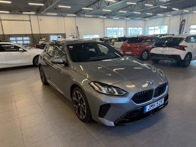 BMW 120 2025