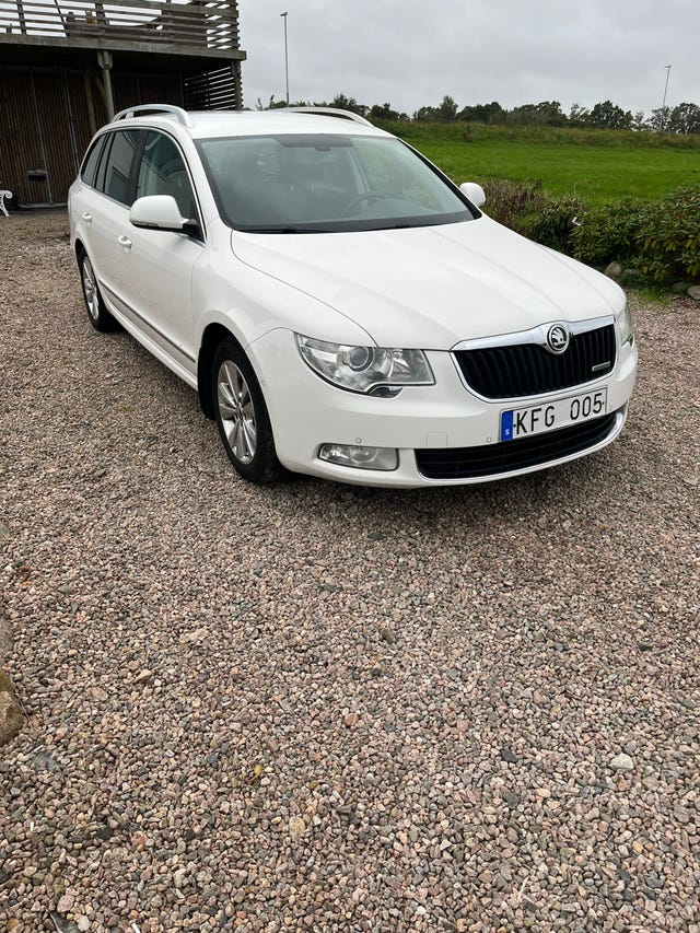 Skoda Superb 2012