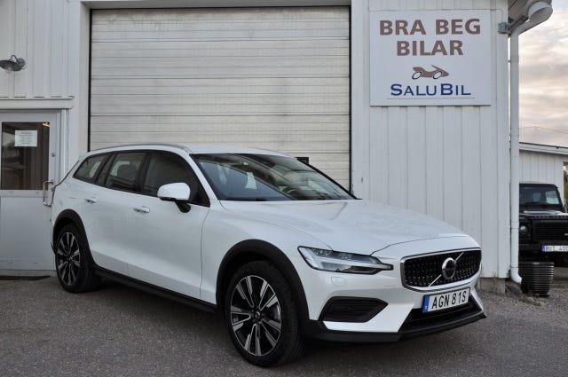 Volvo V60 Cross Country 2023