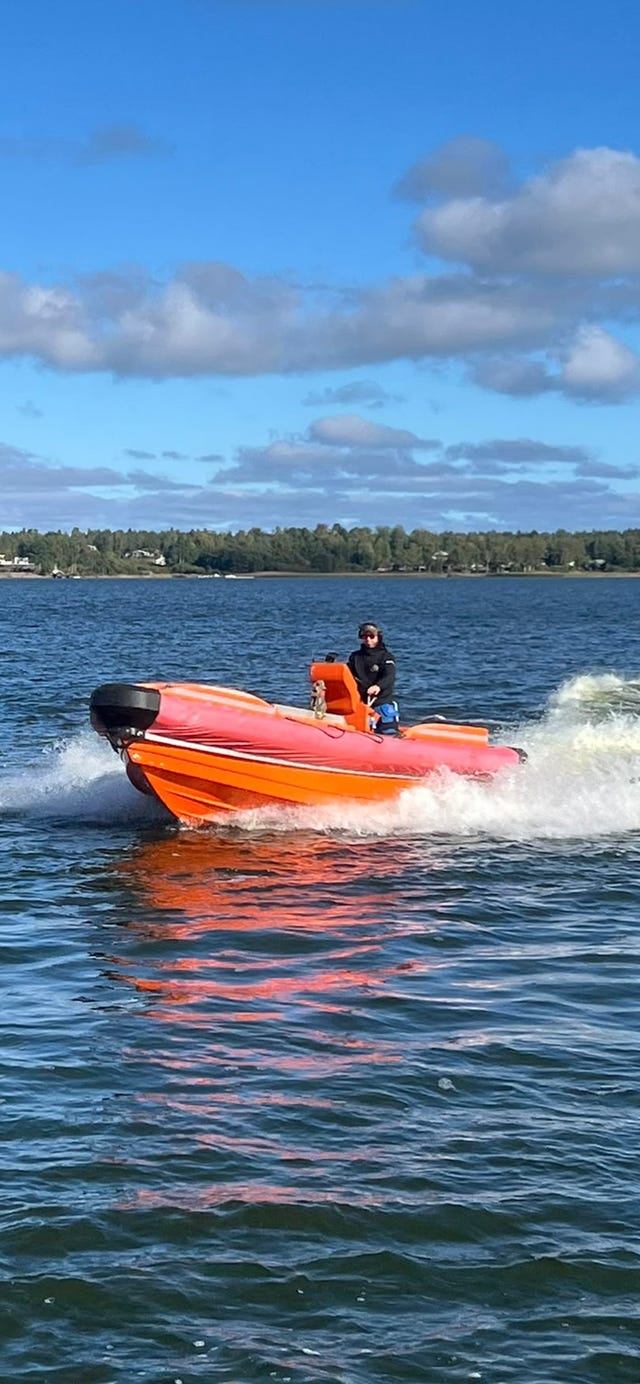 Räddningsbåt dykbåt vattenjet