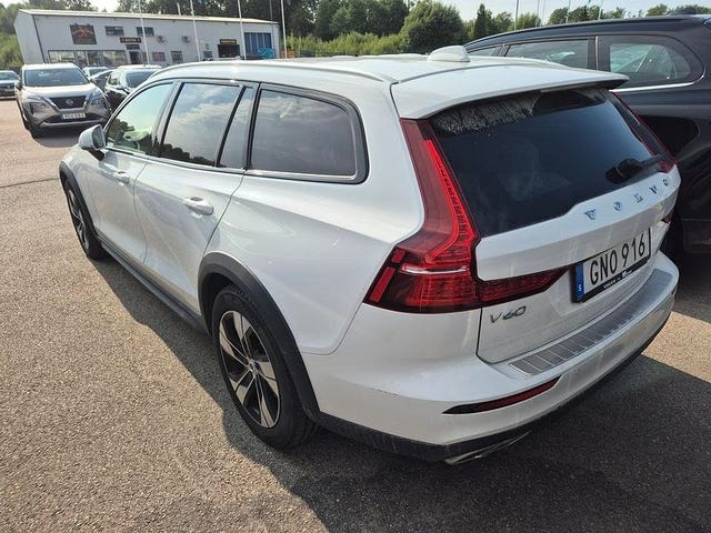Volvo V60 Cross Country 2021 – bild 4