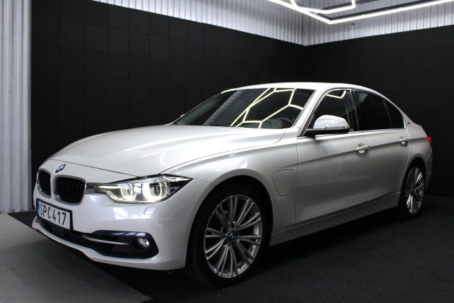 BMW 330e 2016