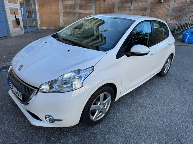 Peugeot 208 2012