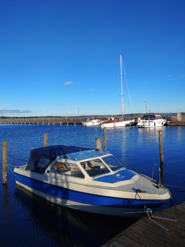 Flipper 570 HT Yamaha F80 med Tiki 1250 bromsad släpvagn