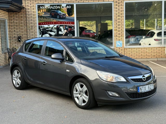 Opel Astra 2012