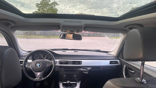 BMW 318d 2011 – bild 3