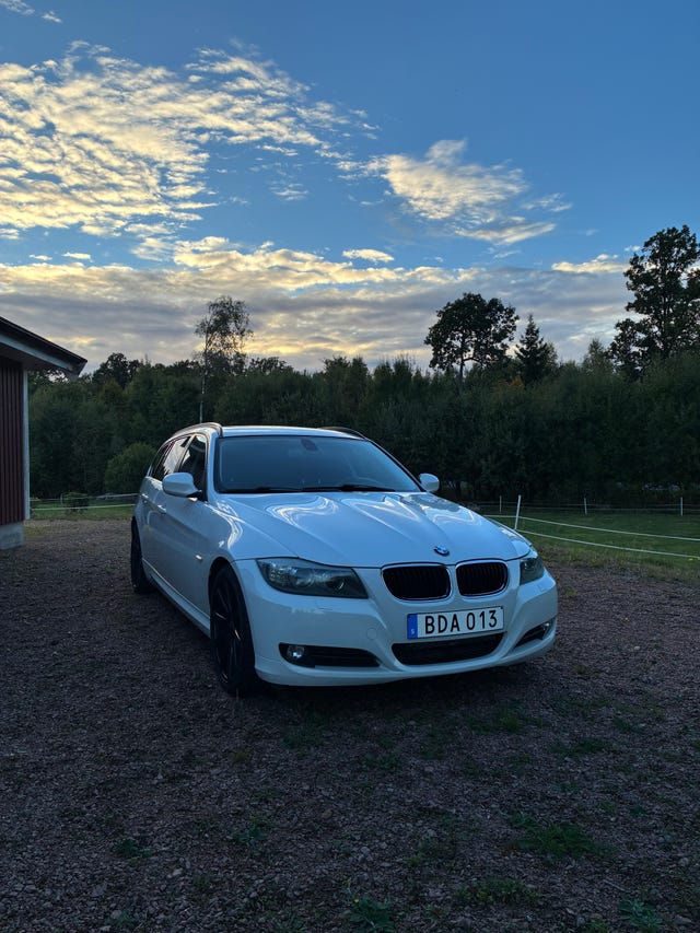 BMW 320d 2011 – bild 2