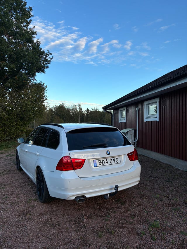 BMW 320d 2011 – bild 3