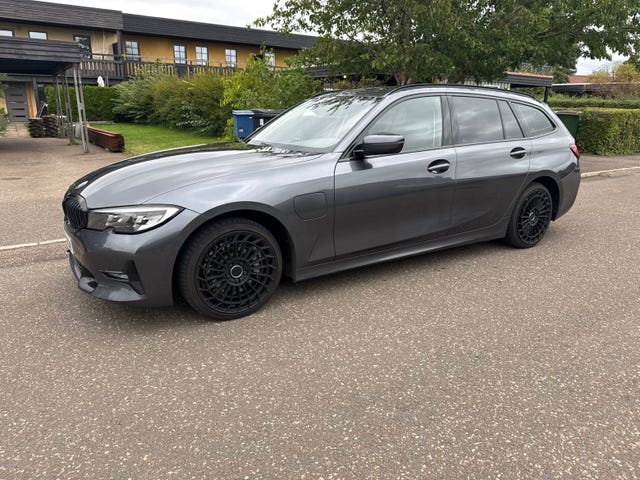 BMW 330e 2021