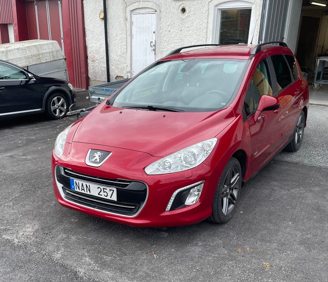 Peugeot 308 SW 2012