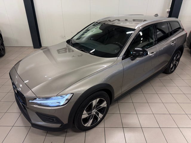 Volvo V60 Cross Country 2019 – bild 2