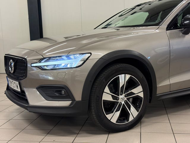 Volvo V60 Cross Country 2019 – bild 4